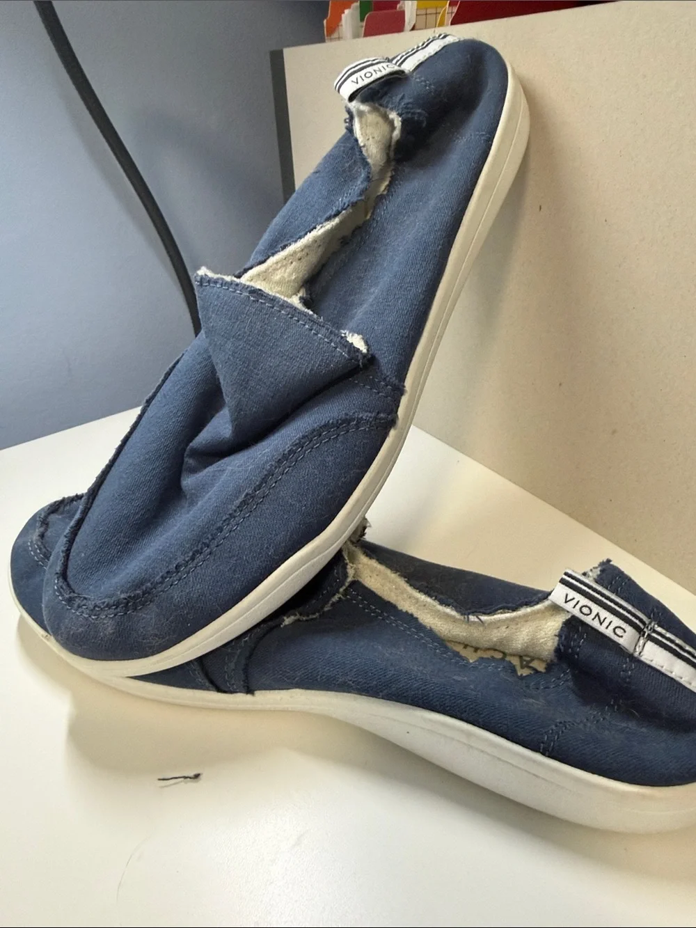 Vionic Malibu size 12W. Navy Slip-On Canvas Shoes with Cream Lining